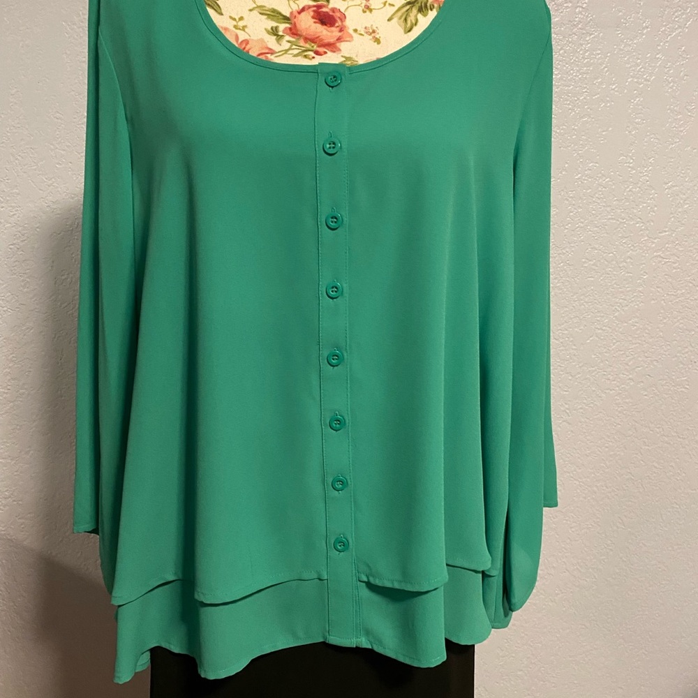 Style Inc. kelly green size large beautiful layered bell sleeve top